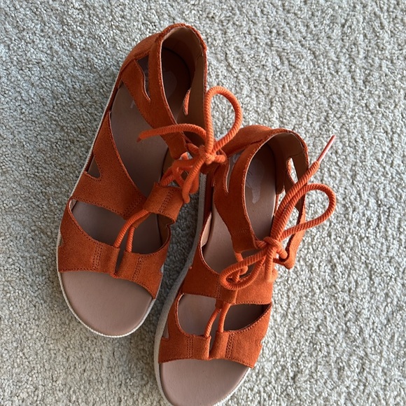 New Sorel Gladiator Sandals - Picture 3 of 8